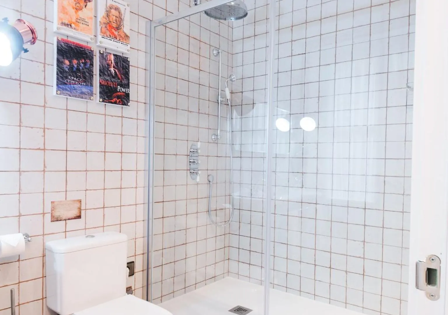 ** Guest house Pension Boutique Caravan Cinema Bilbao Spain